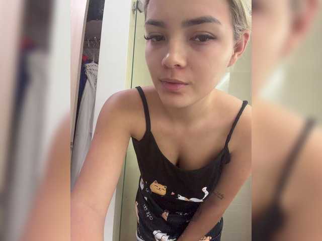 Aisha-engel live cam on BongaCams