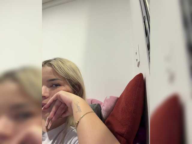 Aisha-engel live cam on BongaCams