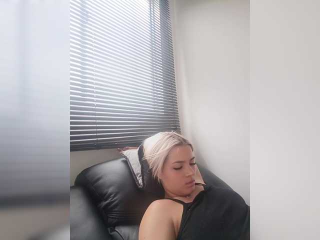 Aisha-engel live cam on BongaCams