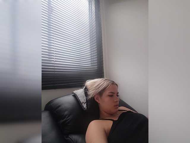 Aisha-engel live cam on BongaCams