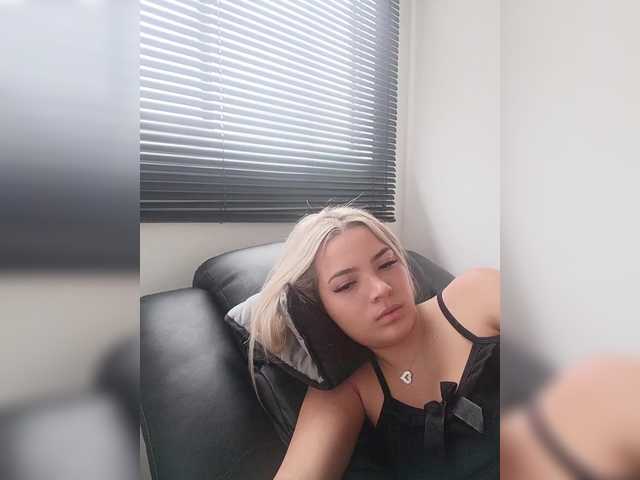 Aisha-engel live cam on BongaCams