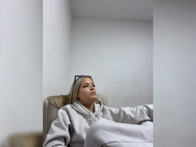 Aisha-engel live cam on BongaCams