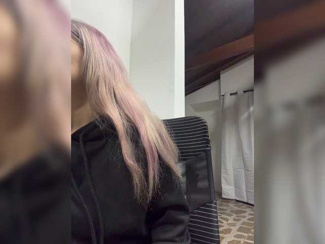 Aisha-engel live cam on BongaCams