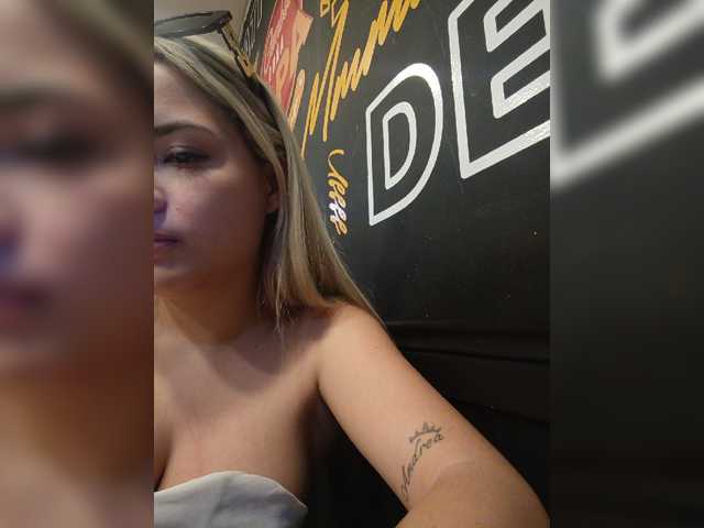 Aisha-engel live cam on BongaCams