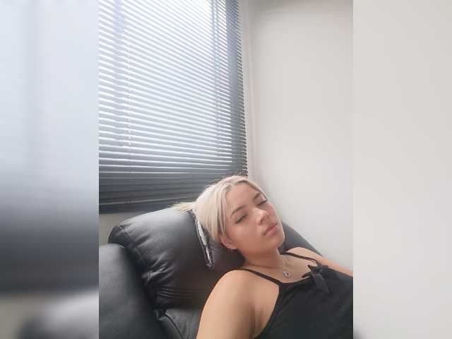 Aisha-engel live cam on BongaCams