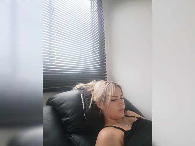 Aisha-engel live cam on BongaCams