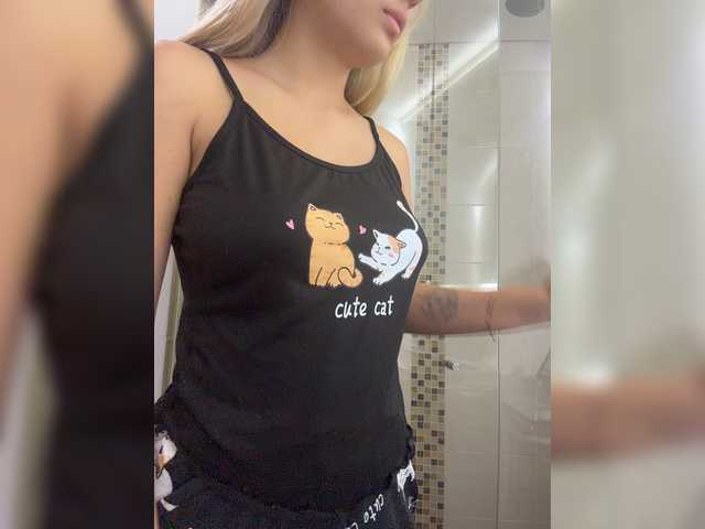 Aisha-engel live cam on BongaCams