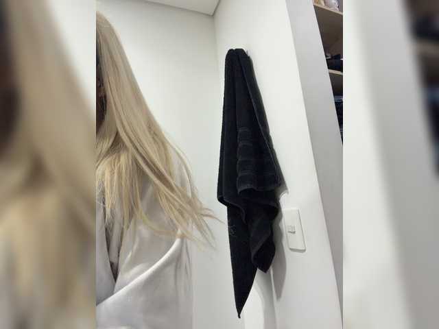 Aisha-engel live cam on BongaCams