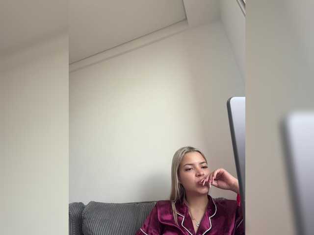 Aisha-engel live cam on BongaCams