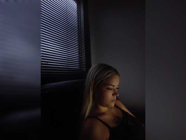 Aisha-engel live cam on BongaCams