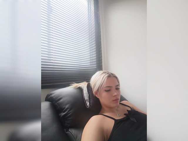 Aisha-engel live cam on BongaCams