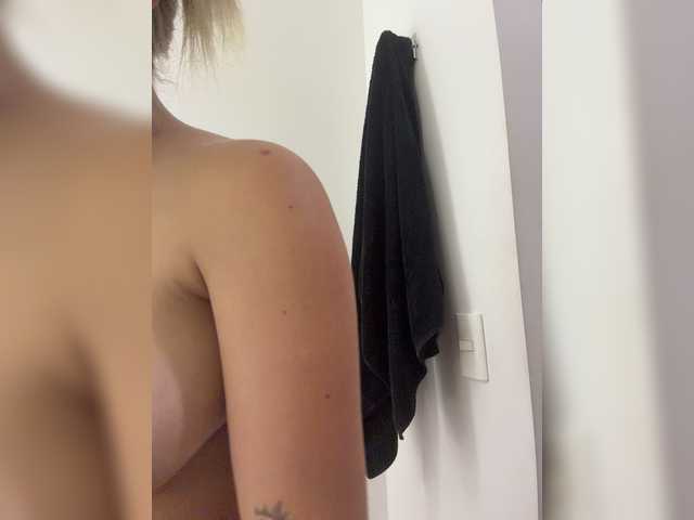 Aisha-engel live cam on BongaCams