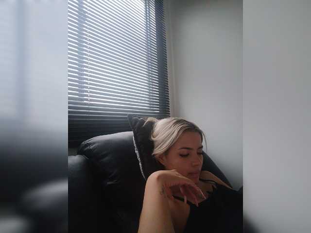 Aisha-engel live cam on BongaCams