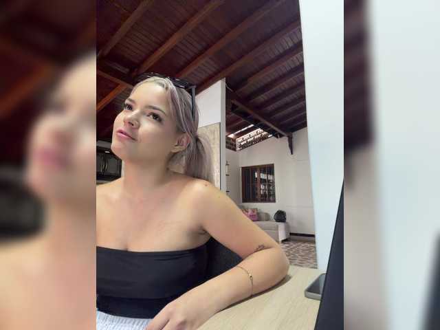 Aisha-engel live cam on BongaCams
