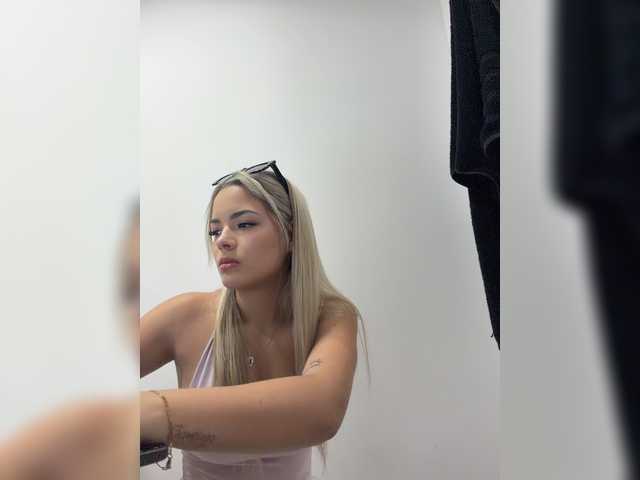 Aisha-engel live cam on BongaCams