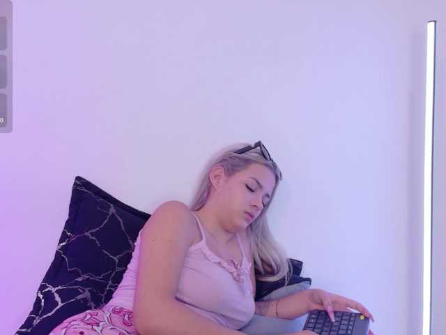 Aisha-engel live cam on BongaCams