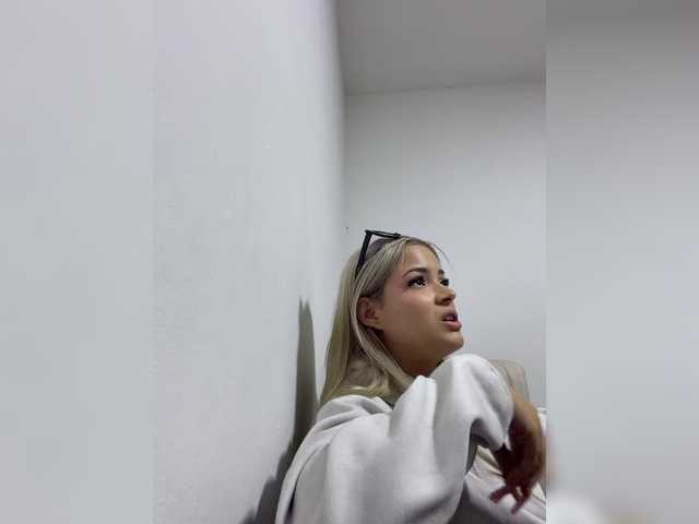 Aisha-engel live cam on BongaCams