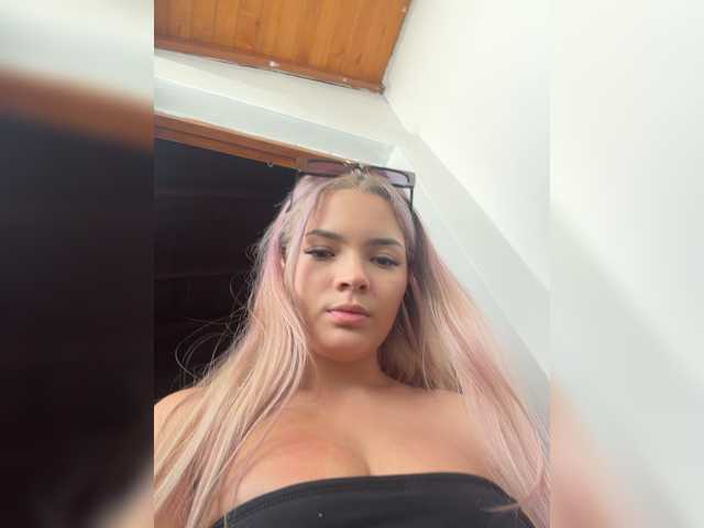 Aisha-engel live cam on BongaCams