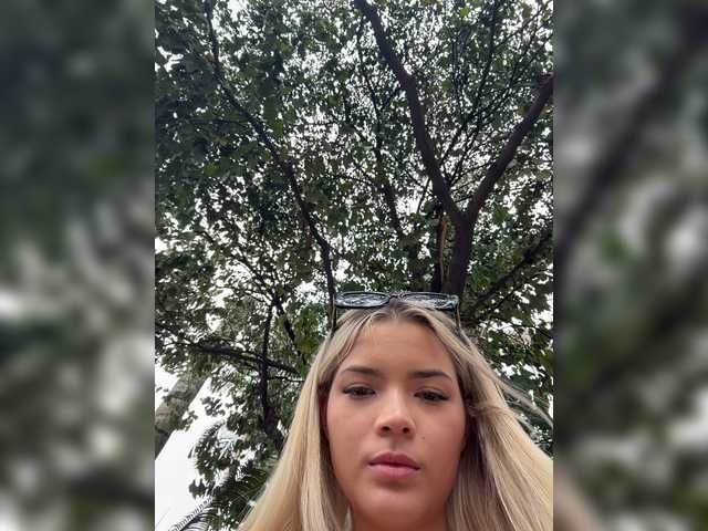 Aisha-engel live cam on BongaCams