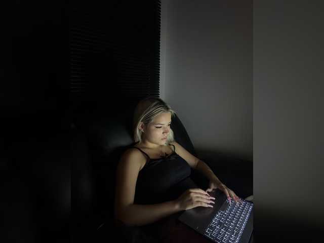 Aisha-engel live cam on BongaCams