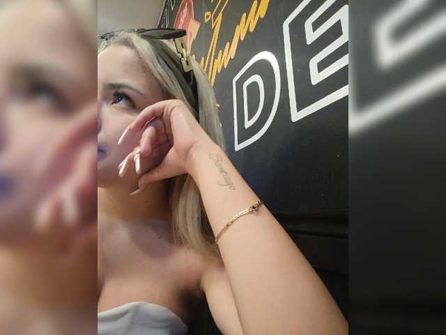 Aisha-engel live cam on BongaCams