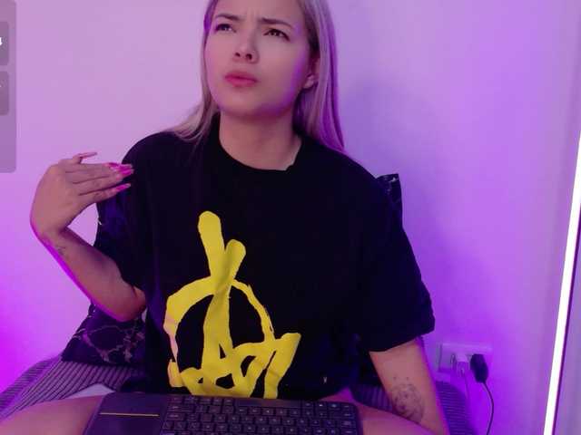 Aisha-engel live cam on BongaCams