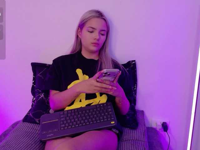 Aisha-engel live cam on BongaCams