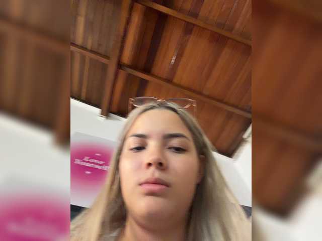 Aisha-engel live cam on BongaCams