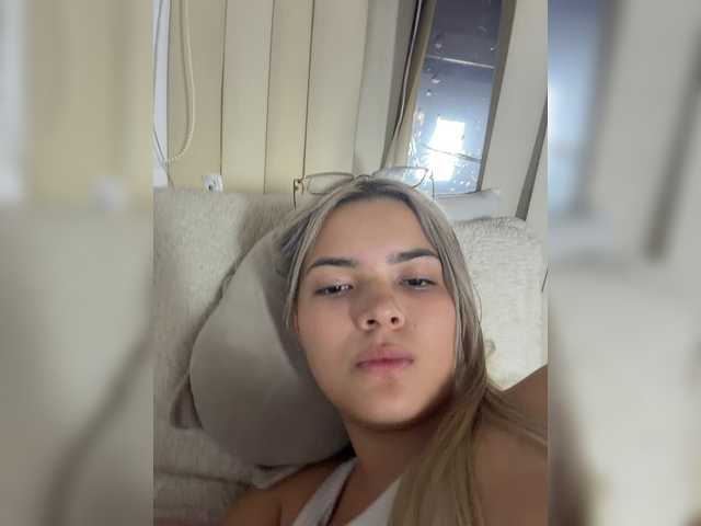 Aisha-engel live cam on BongaCams