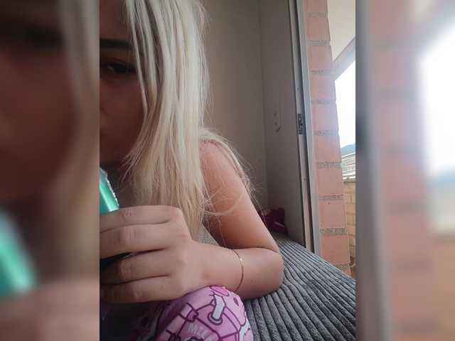 Aisha-engel live cam on BongaCams