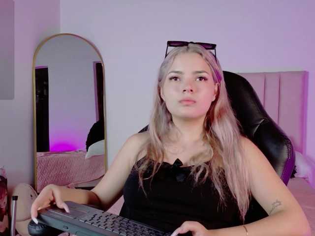 Aisha-engel live cam on BongaCams