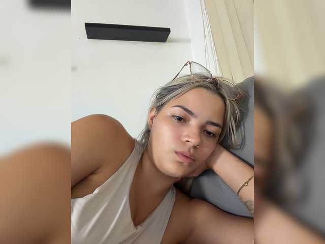 Aisha-engel live cam on BongaCams