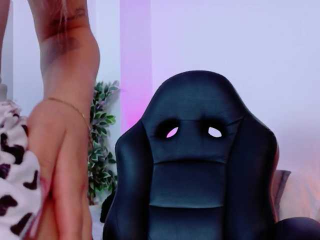 Aisha-engel live cam on BongaCams