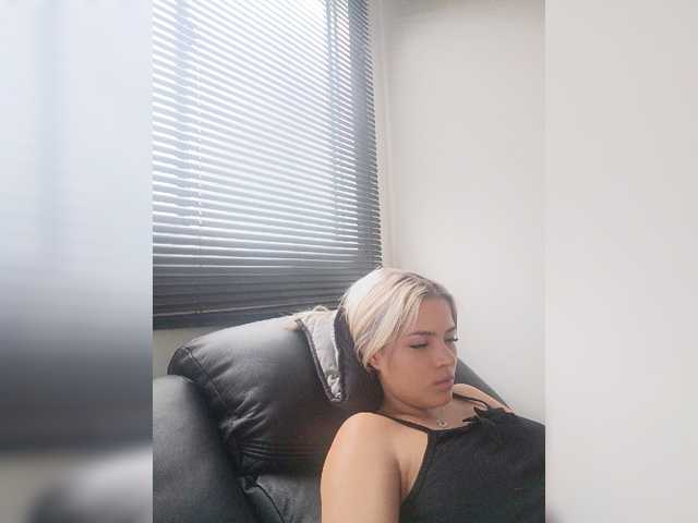 Aisha-engel live cam on BongaCams