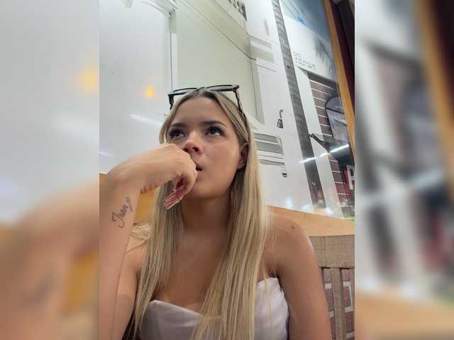 Aisha-engel live cam on BongaCams