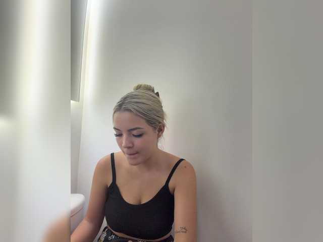 Aisha-engel live cam on BongaCams