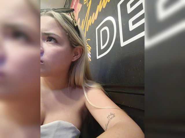 Aisha-engel live cam on BongaCams