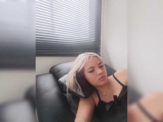 Aisha-engel live cam on BongaCams