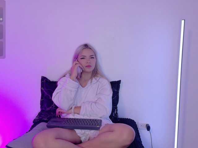 Aisha-engel live cam on BongaCams