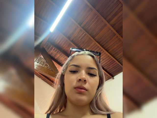 Aisha-engel live cam on BongaCams