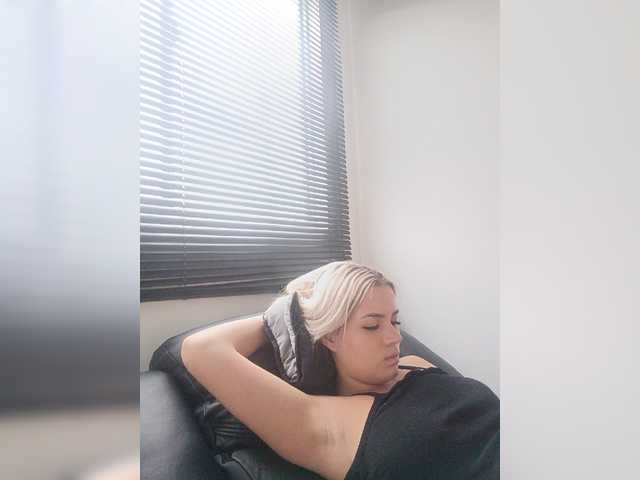 Aisha-engel live cam on BongaCams