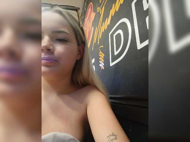 Aisha-engel live cam on BongaCams