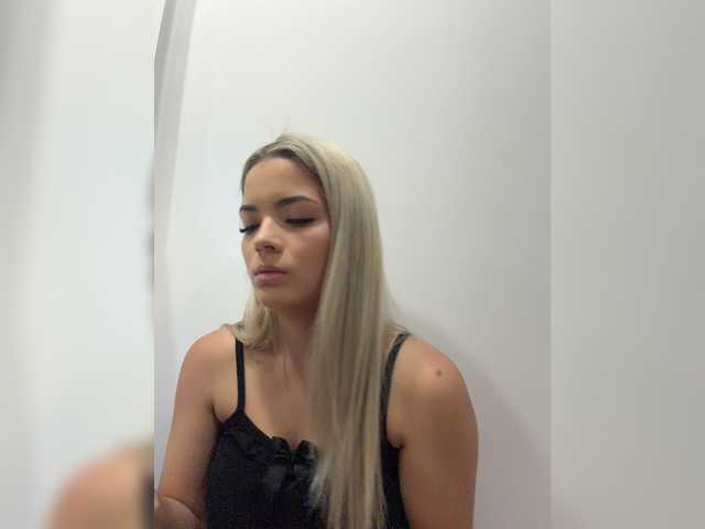 Aisha-engel live cam on BongaCams