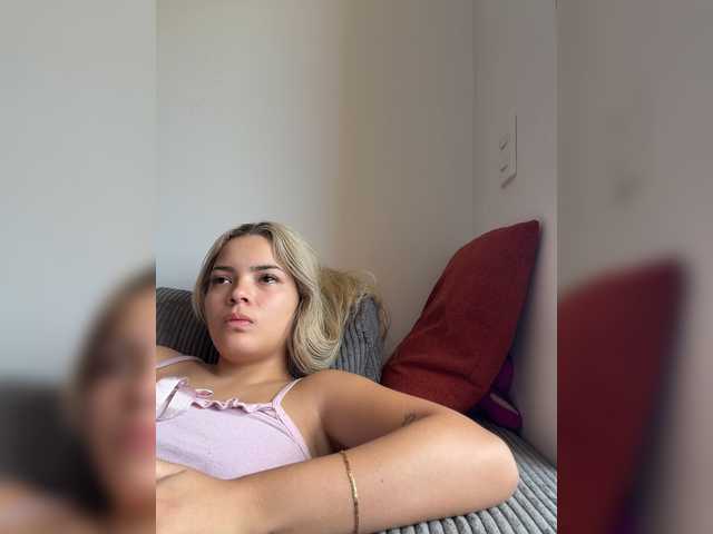 Aisha-engel live cam on BongaCams