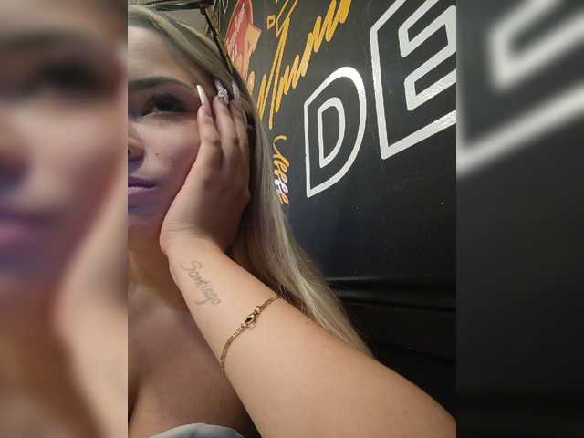 Aisha-engel live cam on BongaCams