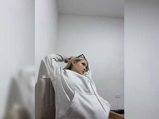 Aisha-engel live cam on BongaCams