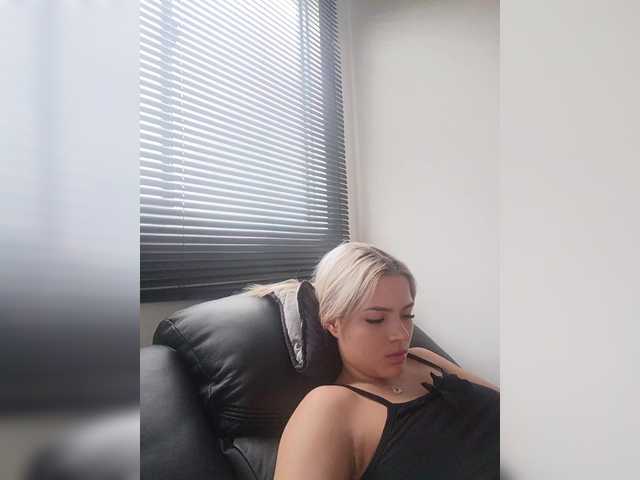 Aisha-engel live cam on BongaCams