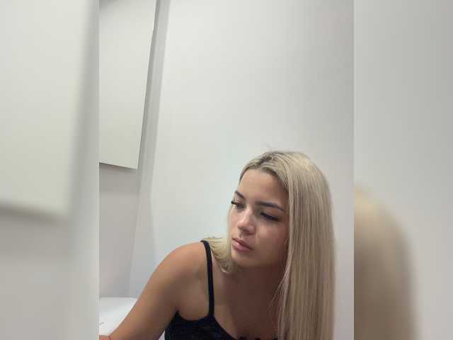 Aisha-engel live cam on BongaCams