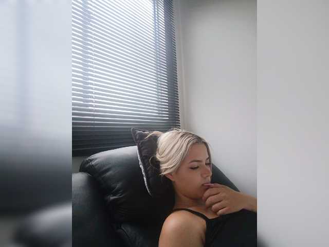 aisha-engel live sex show