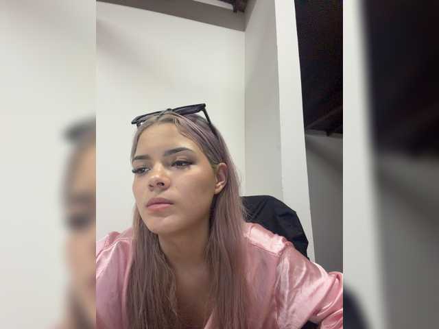 Aisha-engel live cam on BongaCams
